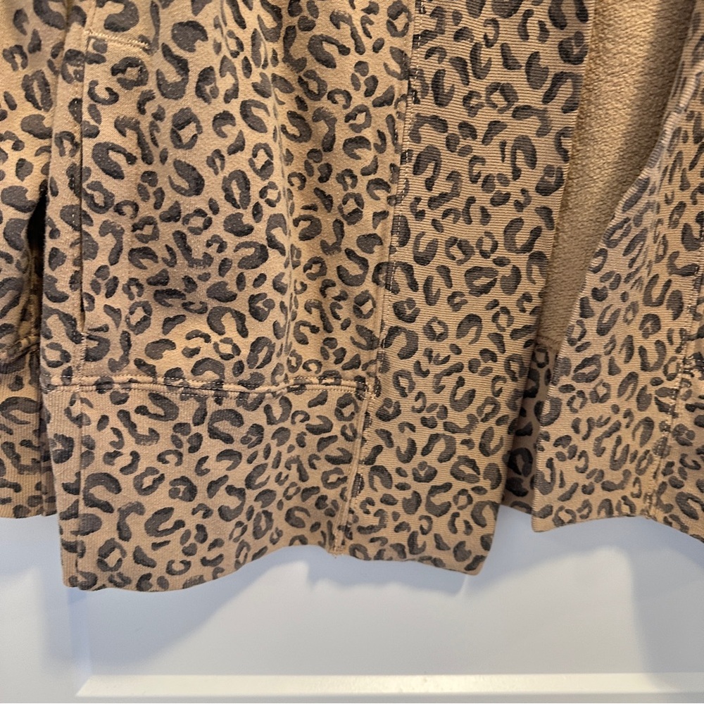 Abercrombie & Fitch Leopard Print Sweater Cardigan Size Small Women’s - Picture 3 of 12